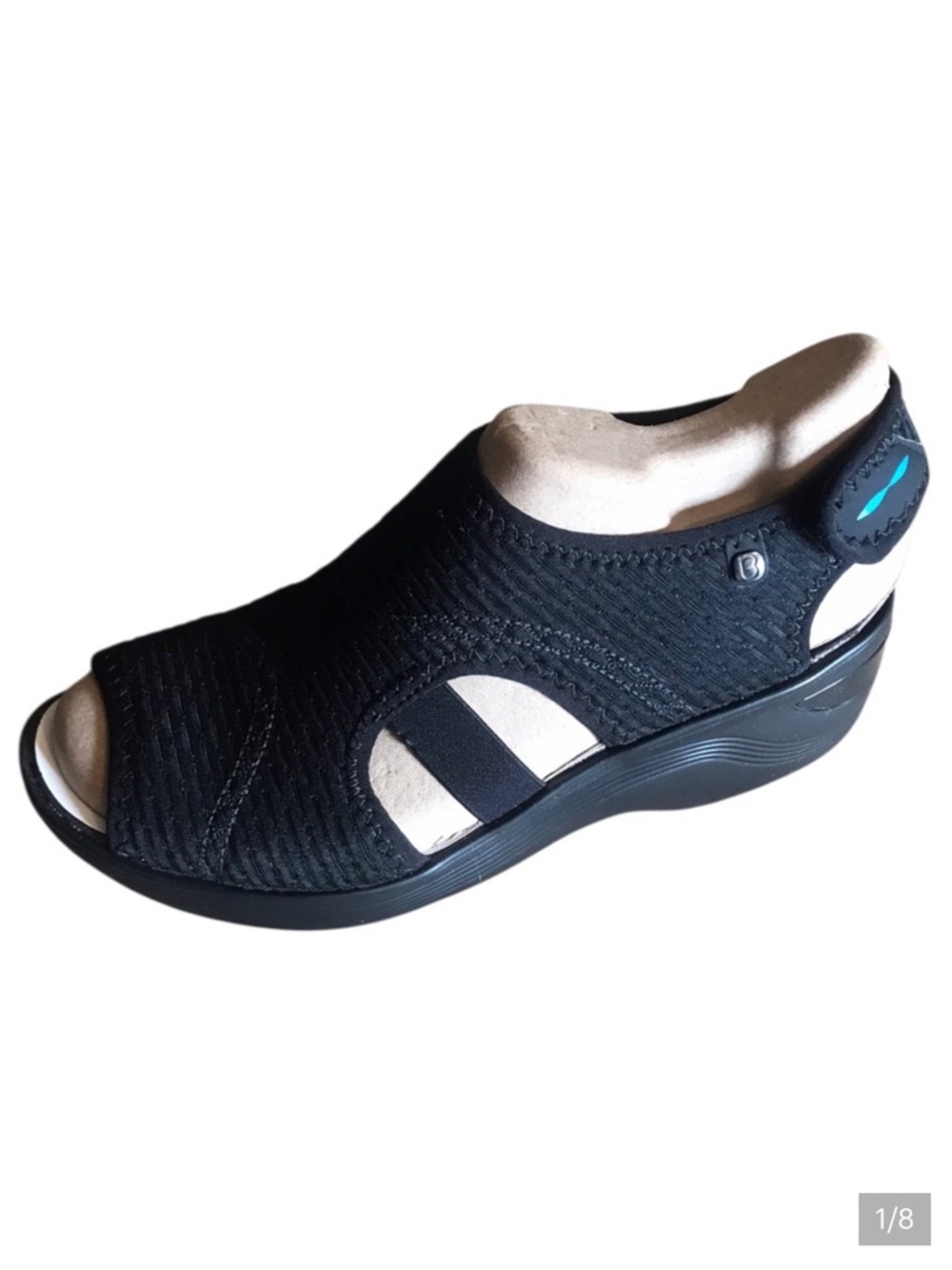 NIB Bzees size 7 1/2 Wide black sandals